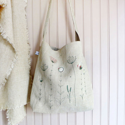 EMBROIDERED LINEN DAY BAG - wildflowers