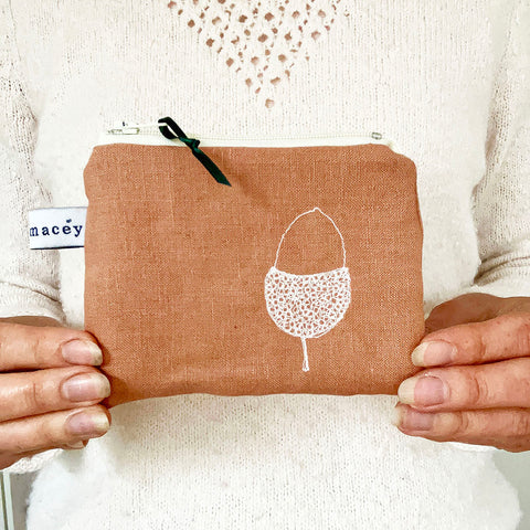 EMBROIDERED LINEN PURSE - nutmeg acorn