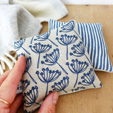 WHEAT HAND WARMERS - navy Cow Parsley