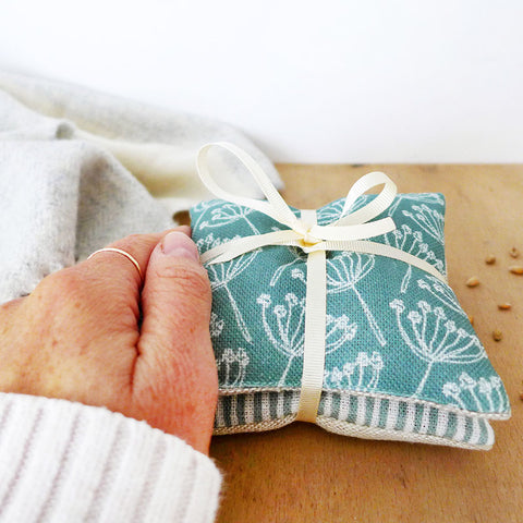 WHEAT HAND WARMERS - seagreen Cow Parsley